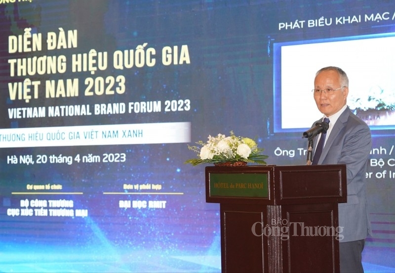 Deputy Minister of Industry and Trade Tran Quoc Khanh addresses the event (Photo: congthuong.vn)