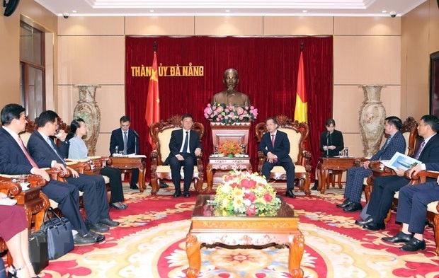 At the meeting between Secretary of the Da Nang City Party Committee Nguyen Van Quang and Secretary of the Party Committee of the Guangxi Zhuang Autonomous Region Liu Ning (Photo: VNA)