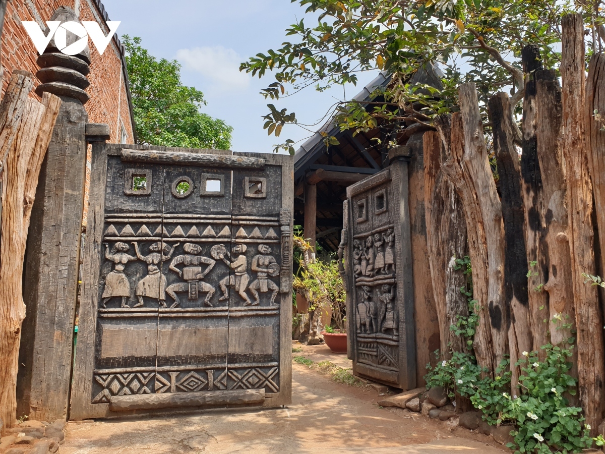 As the village is both intriguing and largely untouched, it has been selected to become a community-based tourism spot in Dak Lak province.