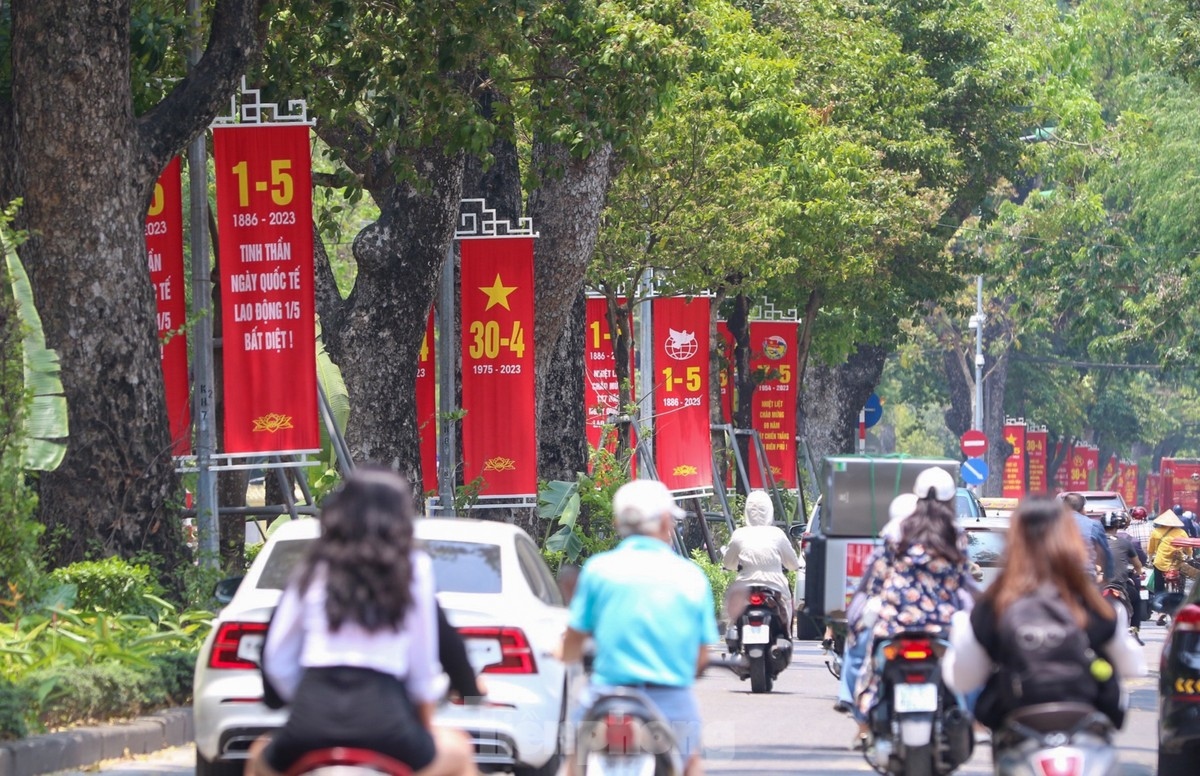 Such posters serve to create a festive atmosphere and a sense of pride among local residents, reminding them of the country’s historic and glorious milestone achieved 48 years ago.
