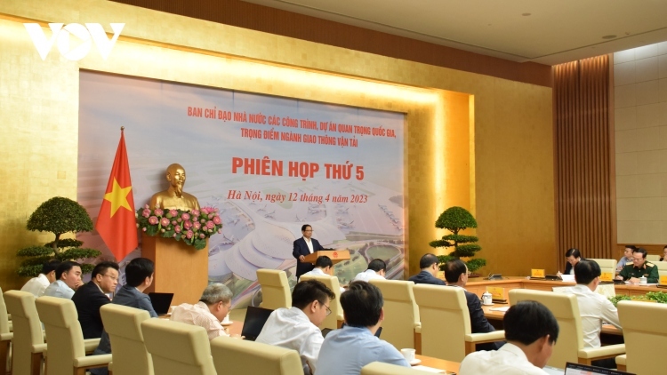 Prime Minister Pham Minh Chinh chairs the meeting 