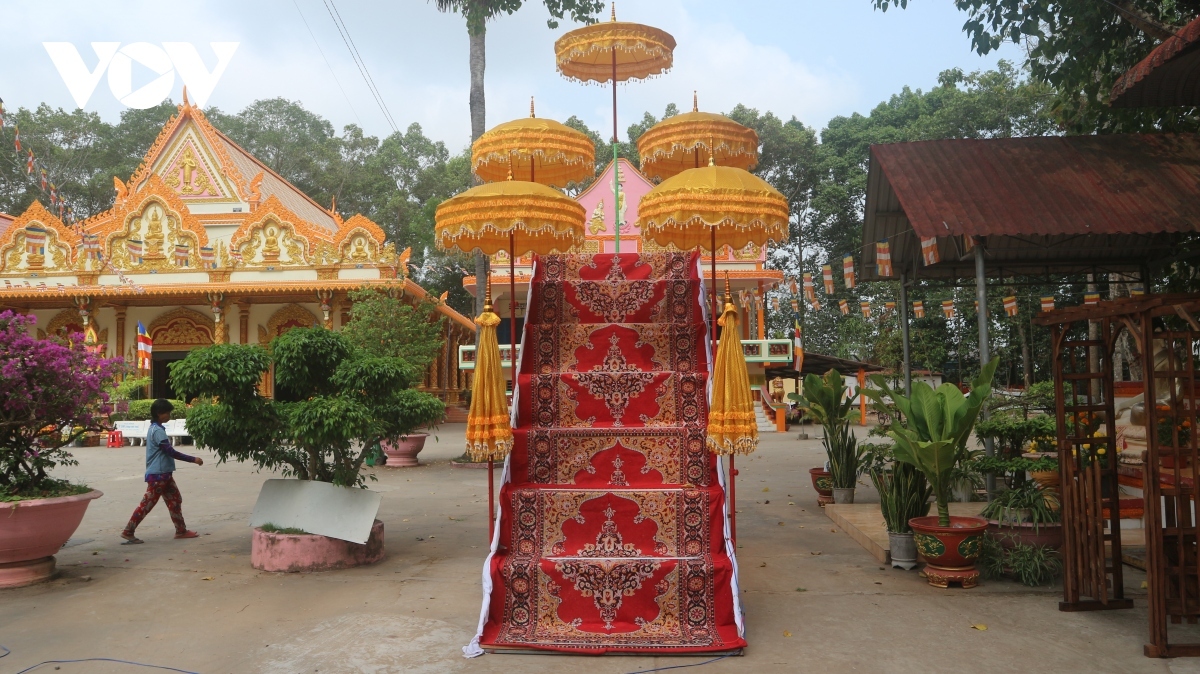 Most activities during the course of the three-day Chol Chnam Thmay festival occur at the pagoda.