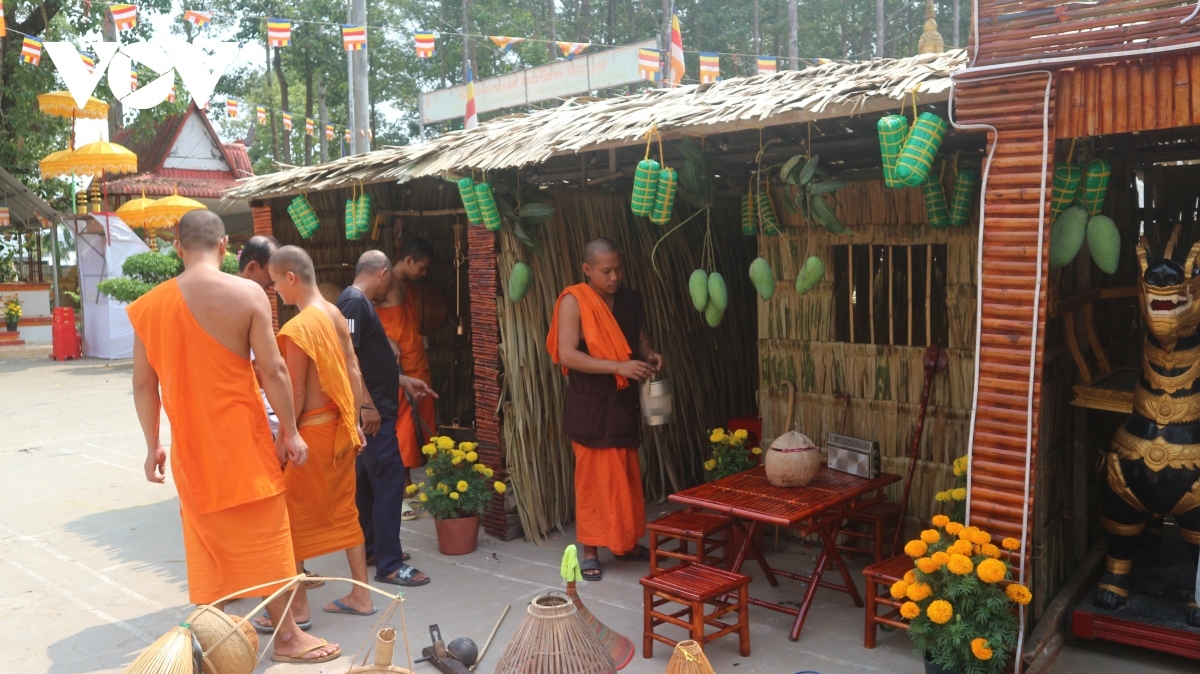 A corner displays typical items from the daily lives of Khmer people in the old times.