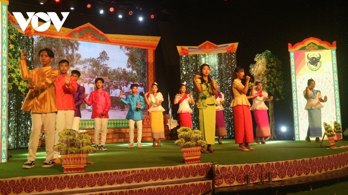 As many as 300 teachers and students joyfully celebrate the biggest festival of the Khmer people.