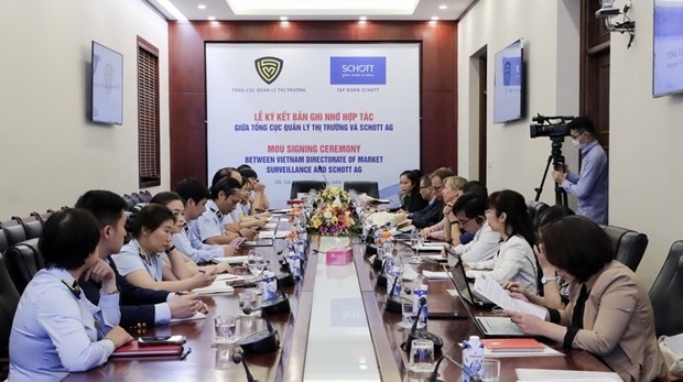 At the signing ceremony. (Photo courtesy of Vietnam Directorate of Market Surveillance)