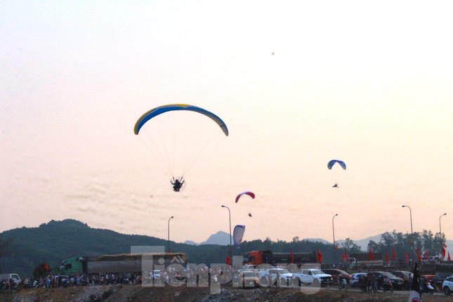 This marks the opening of the first paragliding festival hosted in the north-central region.