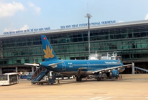 Tan Son Nhat Airport adds more aircraft parking slots during the five-day break from April 29 to May 3. (Photo: Internet) 