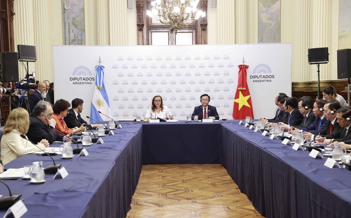 An overview of the high-level parliamentary talks between Vietnam and Argentina in Buenos Aires on April 24.