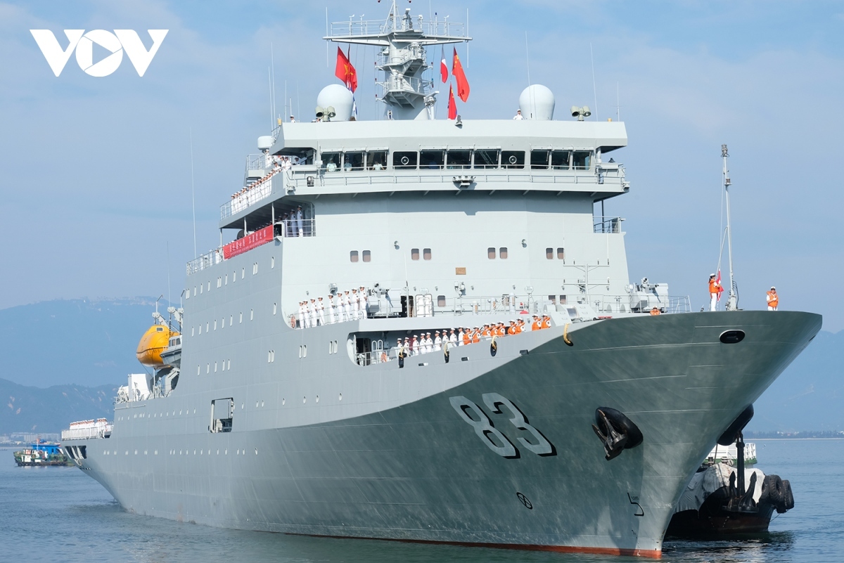 A welcome ceremony held for the Chinese Navy training ship on the morning of May 23.