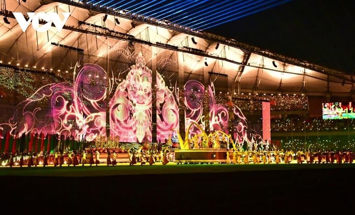 Following the cultural performances, the opening ceremony was followed with a parade of 11 sports delegations in the region.