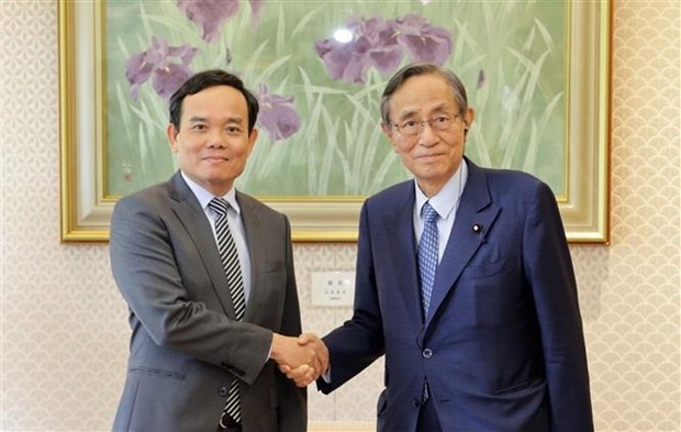 Deputy PM Tran Luu Quang (L) and Speaker of the House of Representatives of Japan Hosoda Hiroyuki