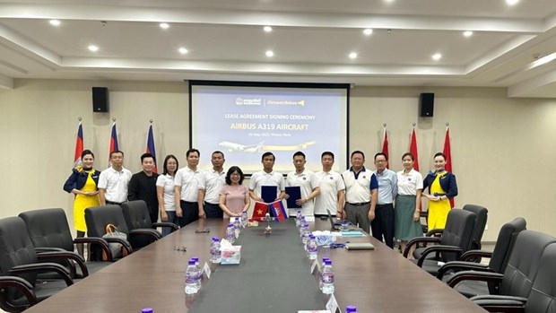 At the lease agreement signing ceremony (Photo: nhandan.vn)