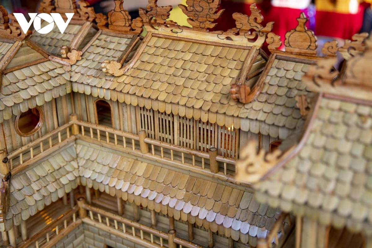 Rattan and bamboo making art is introduced to visitors.