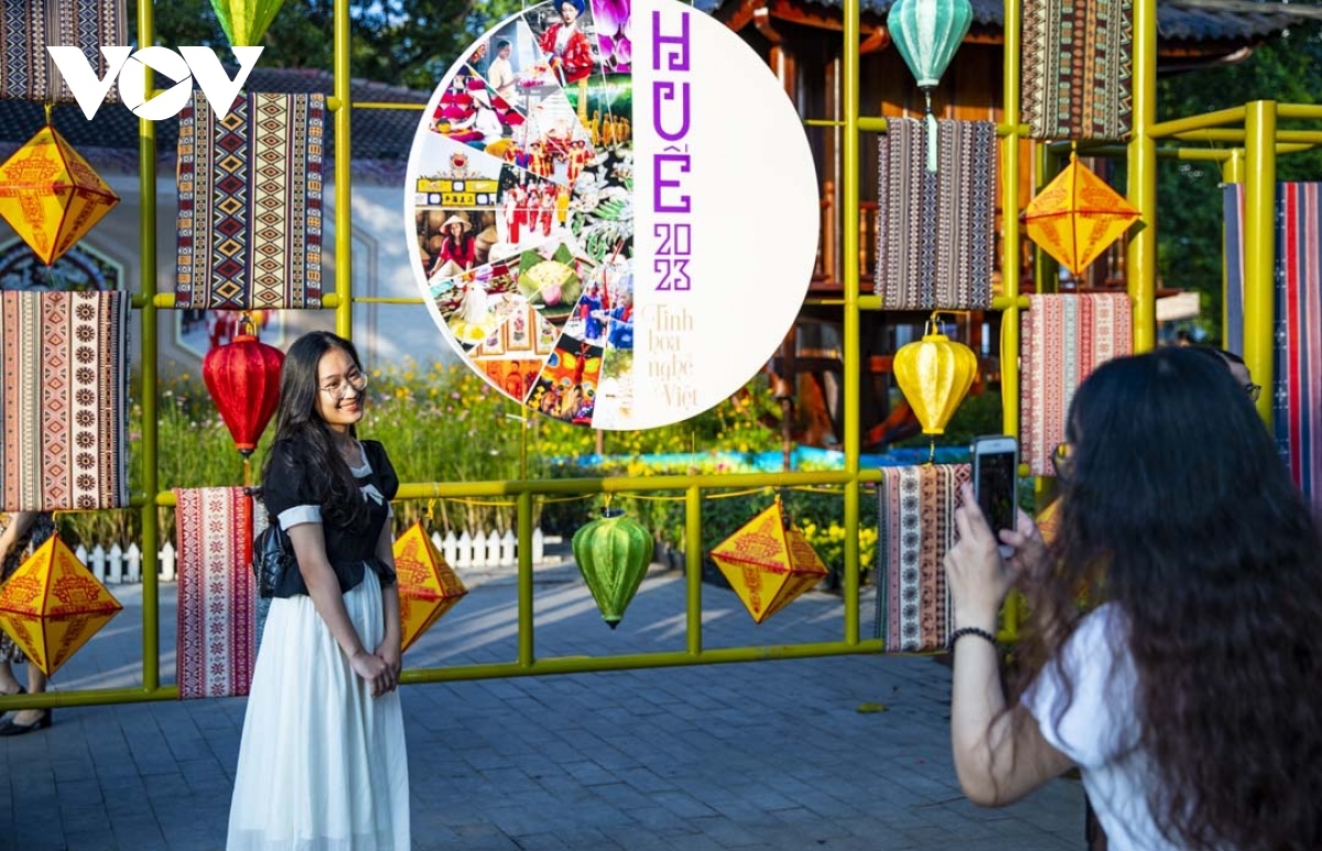 The event offers guests an excellent chance to gain insights into traditional crafts of Thua Thien-Hue province.