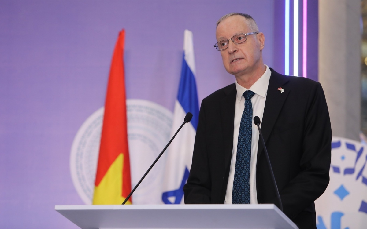 Israeli Ambassador to Vietnam Yaron Mayer speaks at the event