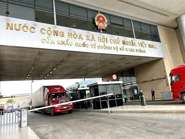 Vehicles at Kim Thanh International Border Gate in the northern mountainous province of Lao Cai. (Photo: chinhphu.vn)