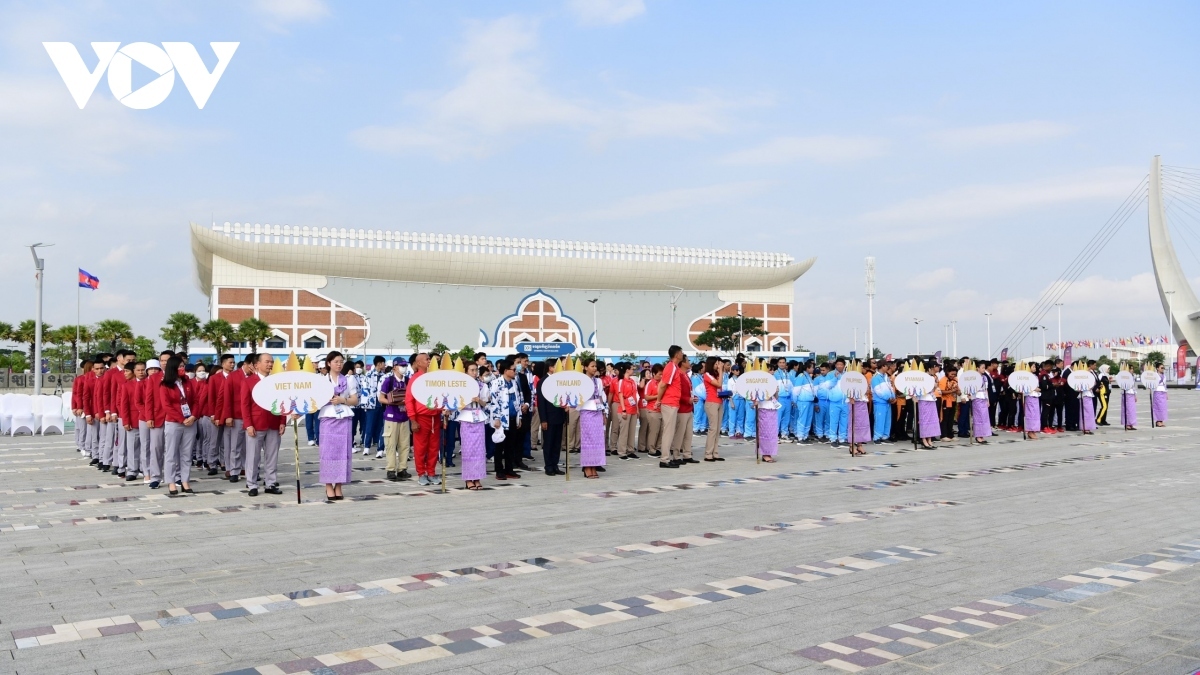 A panoramic view of the flag-raising ceremony