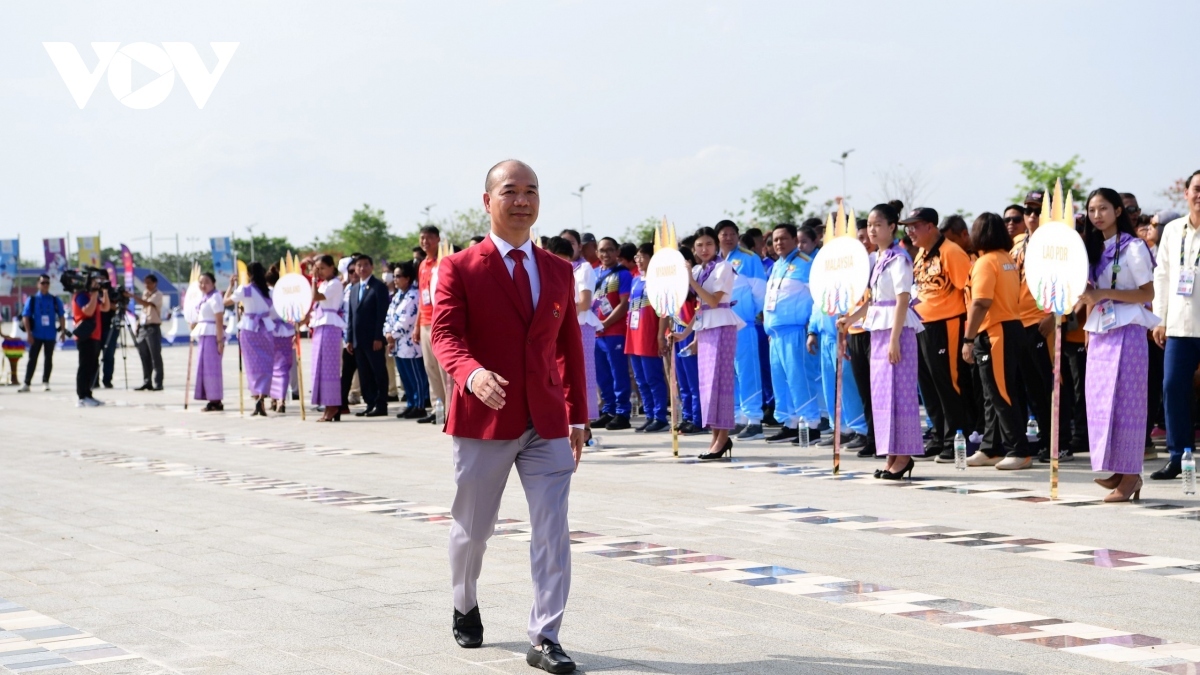 The flag-raising ceremony was originally planned to take place on May 4, but hosts Cambodia then moved the schedule forward by one day.