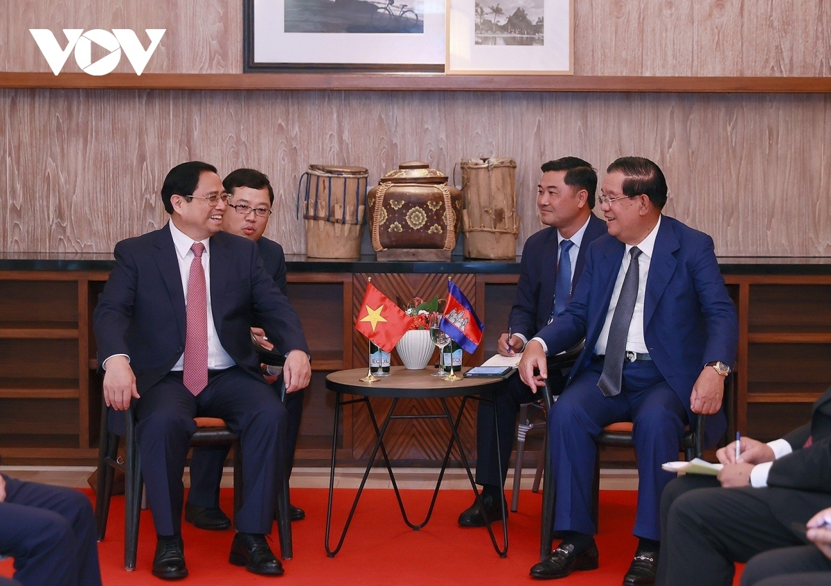  Prime Minister Pham Minh Chinh (L) meets with his Cambodian counterpart Samdech Techo Hun Sen.