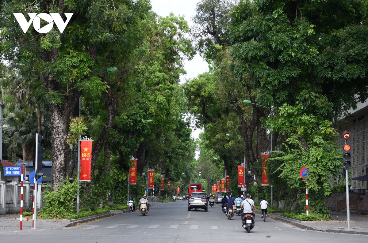 Le Hong Phong street prepares for President Ho Chi Minh’s birthday celebration.