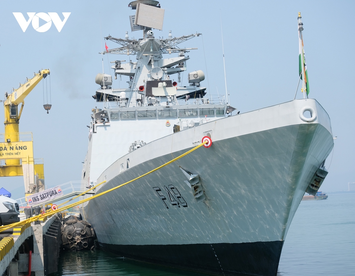 INS Satpura is a Shivalik-class stealth multi-role frigate built for the Indian navy. The keel was laid on October 31, 2002, and was launched on June 4, 2004.