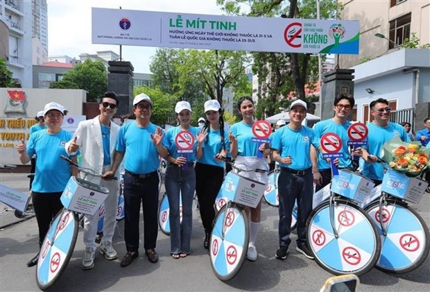 Participants at a cycling event responding to the World No-Tobacco Day