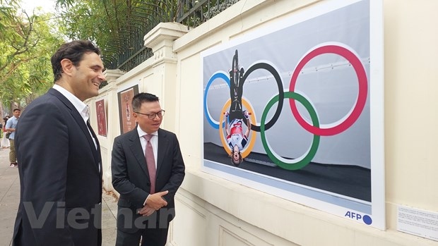 The French Embassy in Vietnam opens the “Road to 2024” exhibition in Hanoi on May 24. (Photo: Baotintuc.vn)