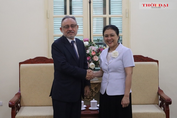 VUFO President Ambassador Nguyen Phuong Nga receives Ambassador of El Salvador Ruben Omar Orozco Burgo. (Photo courtesy of VUFO)