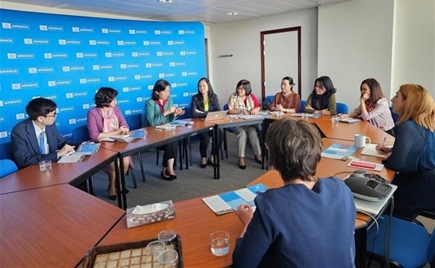 A working session between VWU delegation and Begona Lasagabaster, Director of UNESCO Division of Gender Equality. (Photo: VNA)