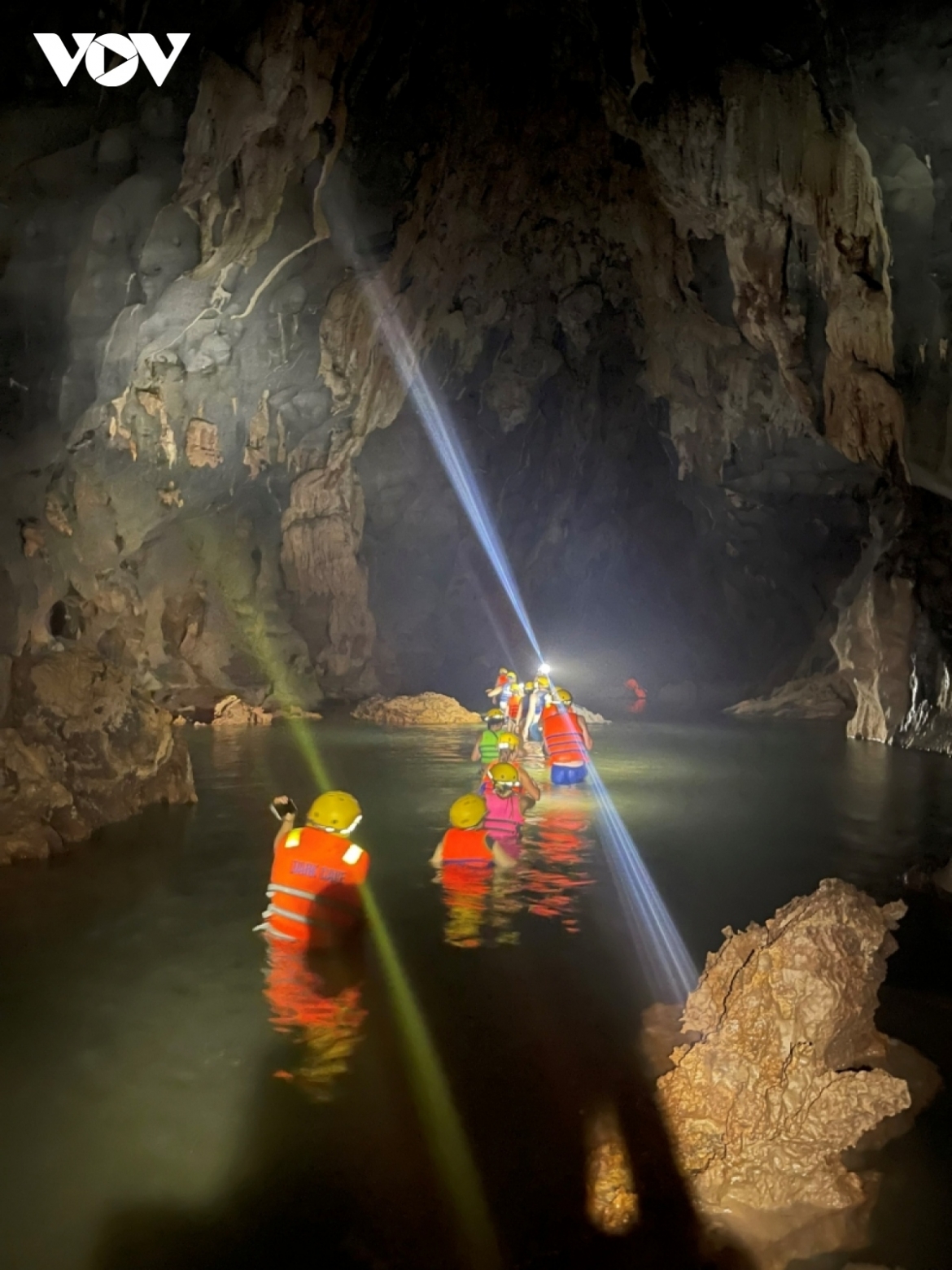 Tourists explore Phong Nha cave 
