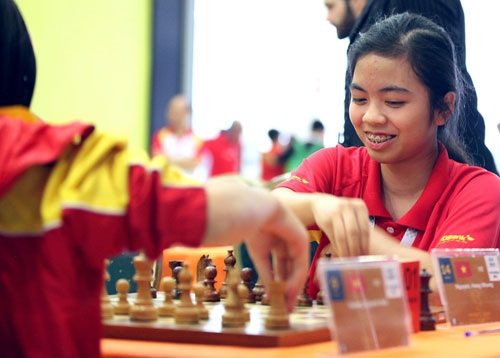 Nguyen Hong Nhung wins a silver medal in the girl’s U18 category. (Photo: Nld.com.vn)