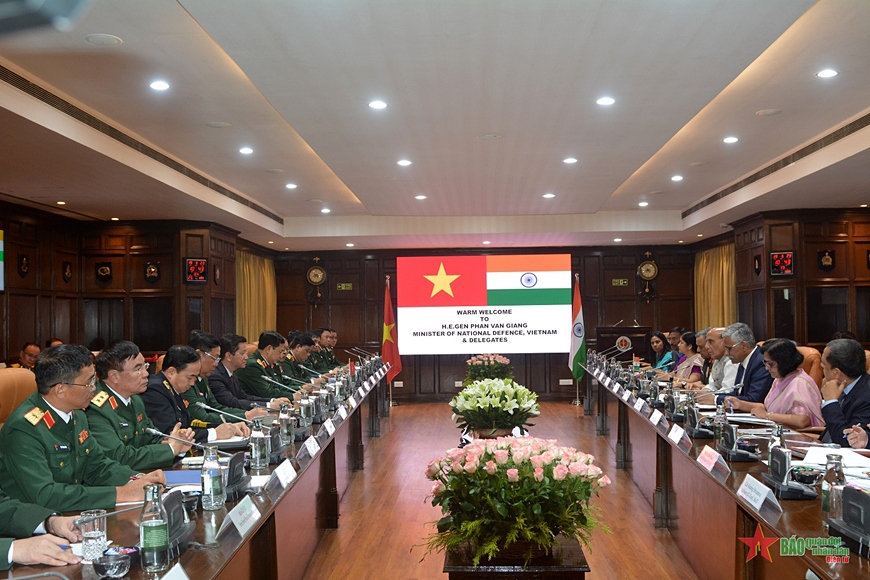 An overview of the talks in new Delhi on June 19 between Indian Defense Minister Rajnath Singh and his visiting Vietnamese counterpart Phan Van Giang. 9Photo: qdnd.vn0