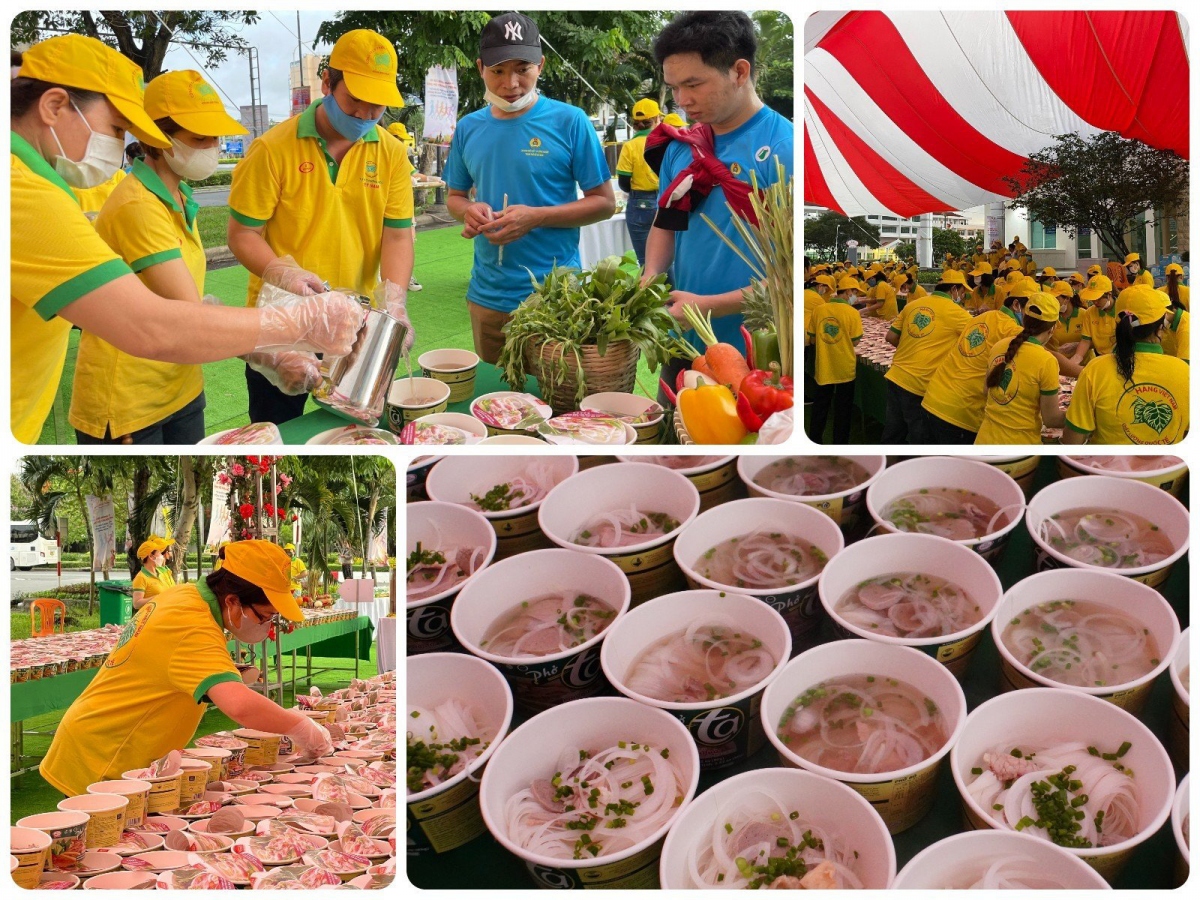 Breakfast with 2,126 bowls of Pho sets world record. (Photo courtesy of VietKings)