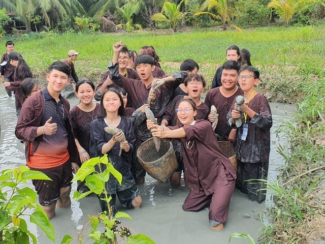 Young overseas Vietnamese will take part in the 16th summer camp from July 11 to July 15 in Ho Chi Minh City and Binh Thuan province. (Photo: Toquoc.vn)