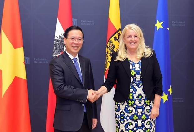 President Vo Van Thuong (L) and President of the Federal Council of Austria Claudia Arpa (Photo: VNA)