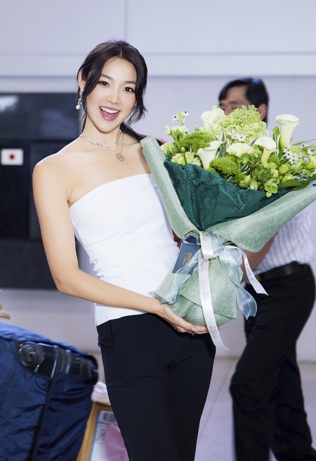 Miss Earth 2022 Mina Sue Choi has been welcomed upon her arrival in HCM City.