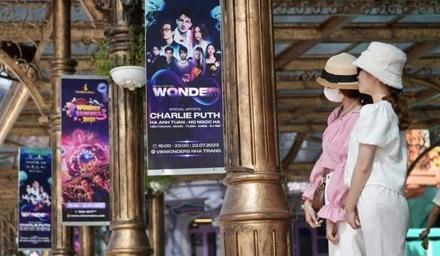 Visitors to the Vinpearl Nha Trang complex, the venue of the 8Wonder Music Festival on July 22 evening. (Photo: tuoitre.vn)