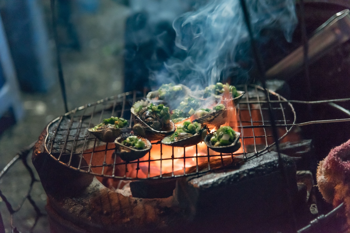 Bánh đa xúc hến best street food to eat in Ho Chi Minh City. (Photo credit: Shutterstock)