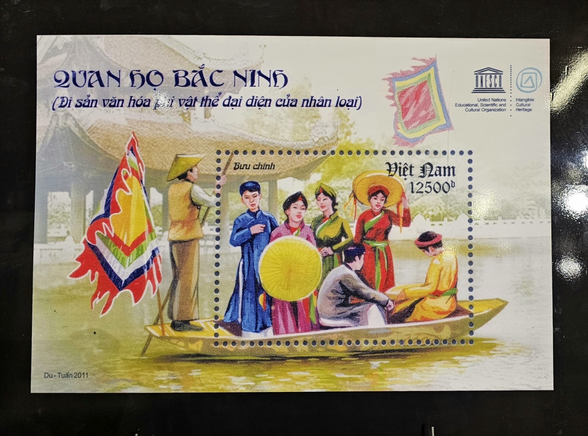 A stamp featuring Vietnamese traditional outfits is being exhibited.