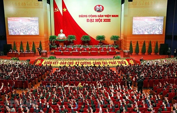 Deputies vote to approve the 13th National Party Congress' Resolution (Photo: VNA)