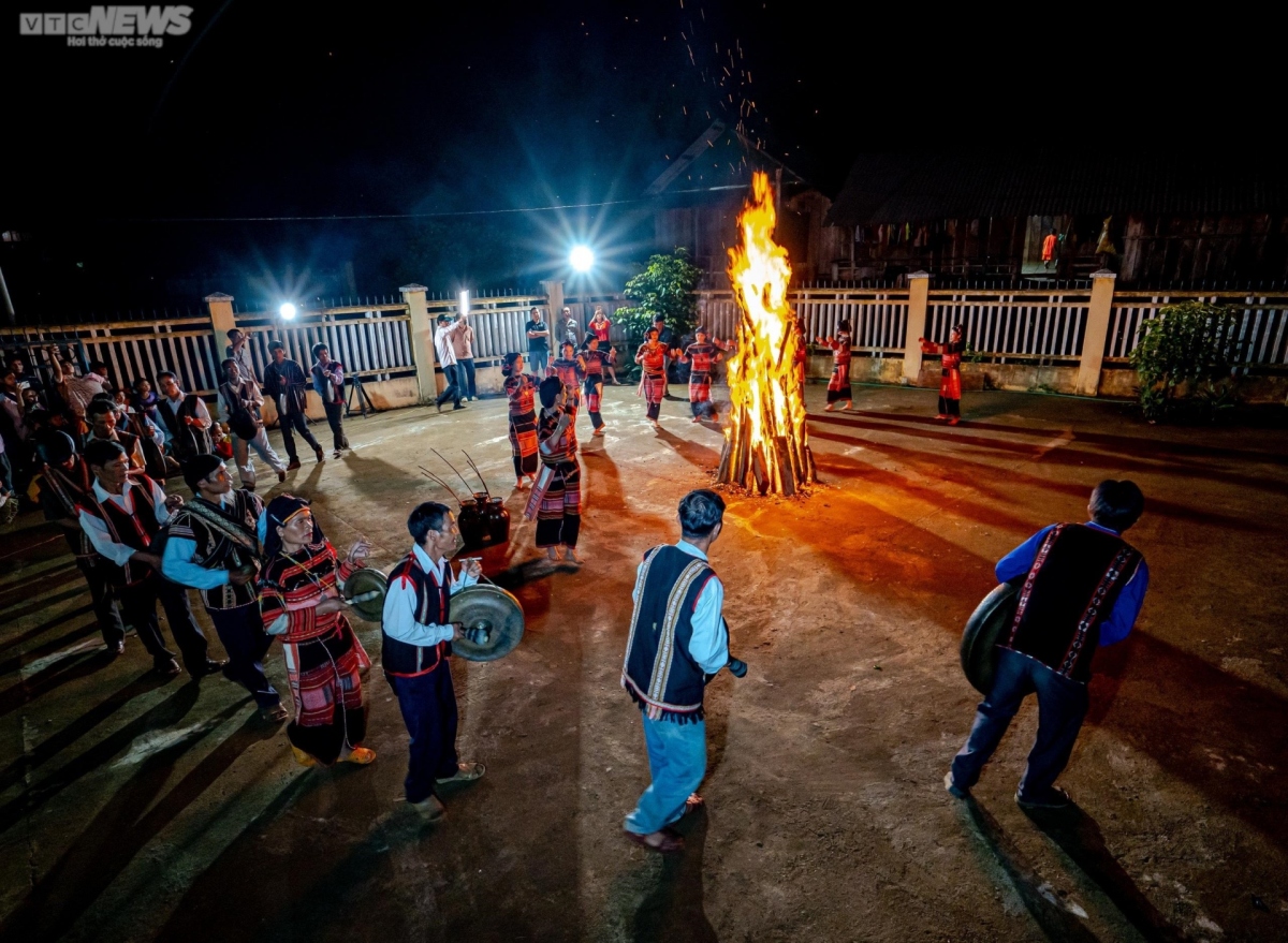 The site transforms into an entertainment venue at night.