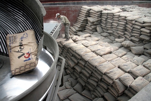 Sacks of cement at Hai Phong Cement Company. — VNA/VNS Photo