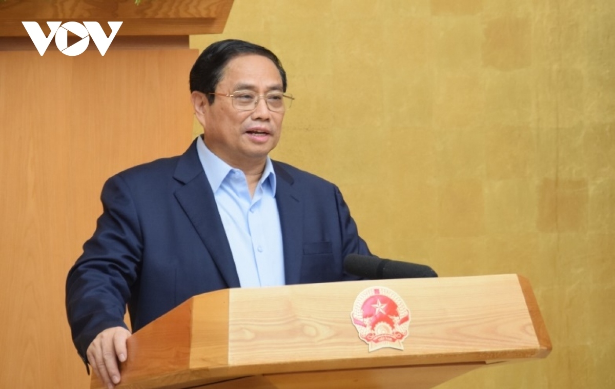 Prime Minister Pham Minh Chinh speaks at the meeting