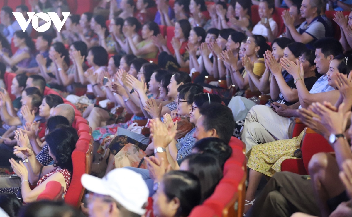 The spectacular performances of Russian artists receive plenty of thunderous applause from local audiences.