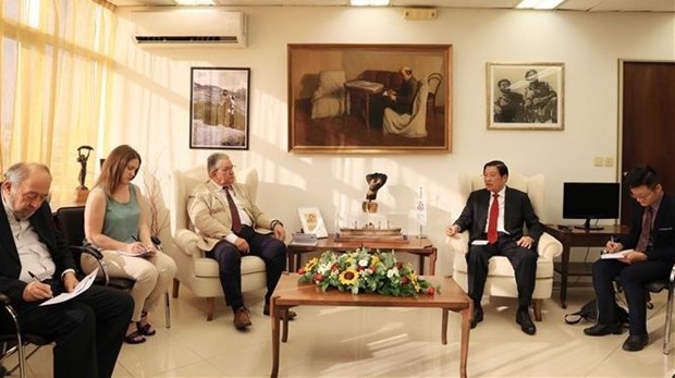 Chairman of the CPV Central Committee’s Commission for Internal Affairs Phan Dinh Trac (R) has a working session with General Secretary of the Communist Party of Greece Dmitris Koutsoumpas (Photo: VNA)