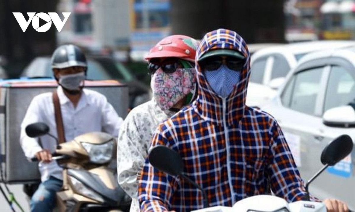 Motorbike drivers hitting the road may feel the heat of between 42-45℃.