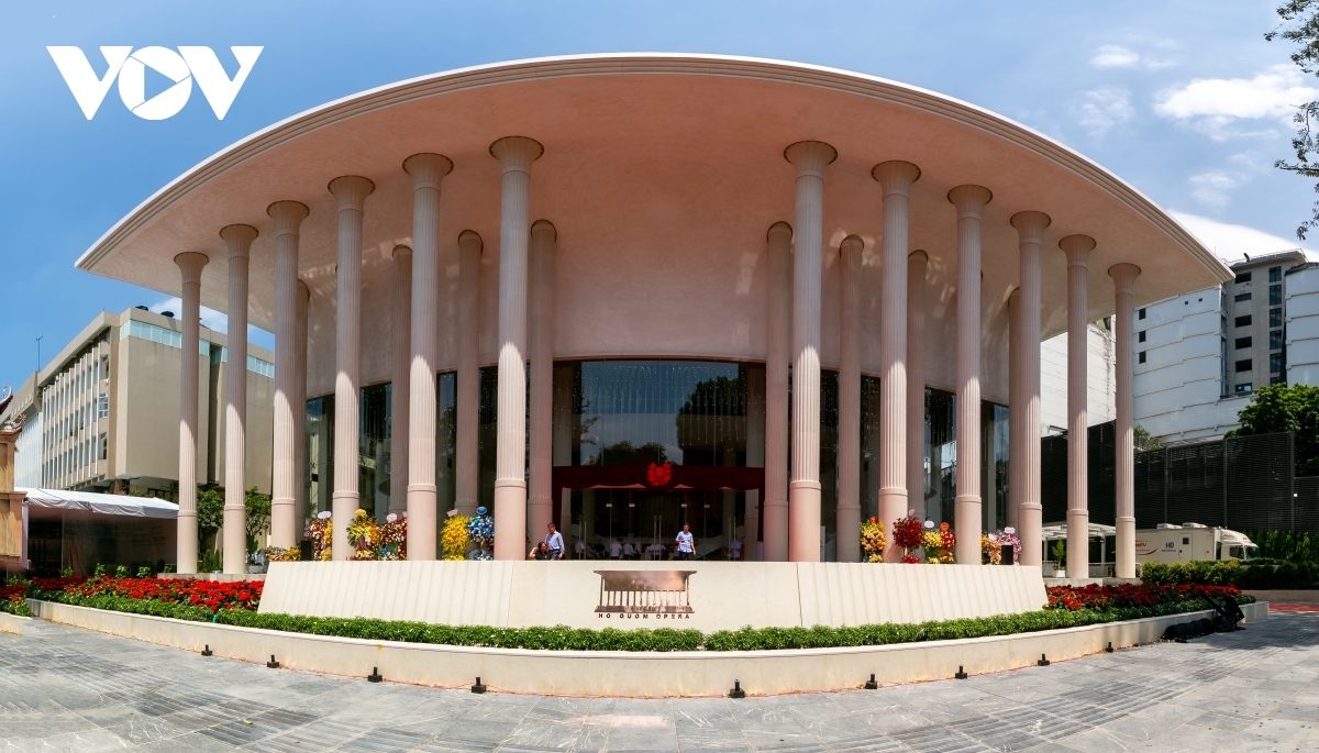 The 5,000-square-meter Ho Guom Opera House, located at 40 - 40A Hang Bai street in Hoan Kiem district, boasts a range of state-of-the-art equipment.