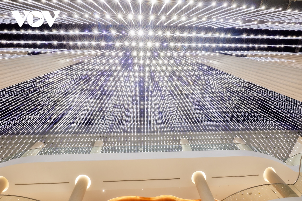 The lobby area draws inspiration from starry sky at night.