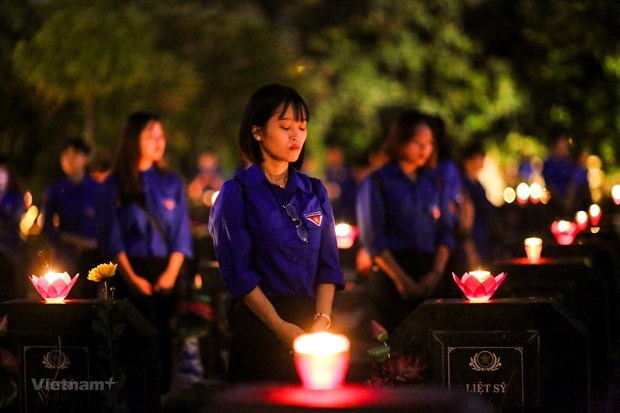 Youngsters pay tribute to heroic martyrs