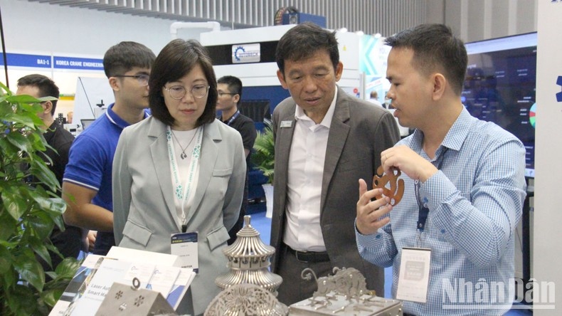 Visitors at the event (Photo: nhandan.vn)
